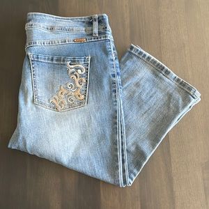 INC Women’s Cropped Denim Jeans Size 10 Curvy Fit Light Blue Embroidered Pocket